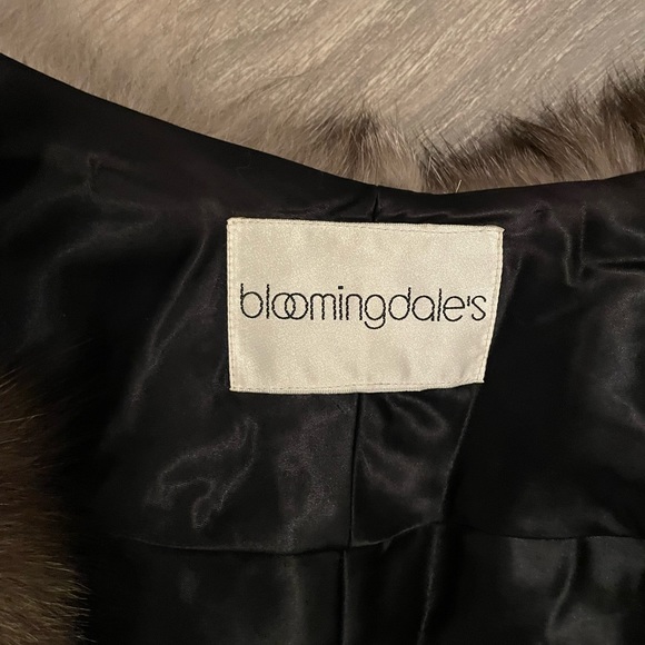 Used Sliver real fox stole used . L-XL. With free Fendi scarf or bag of - Picture 5 of 16